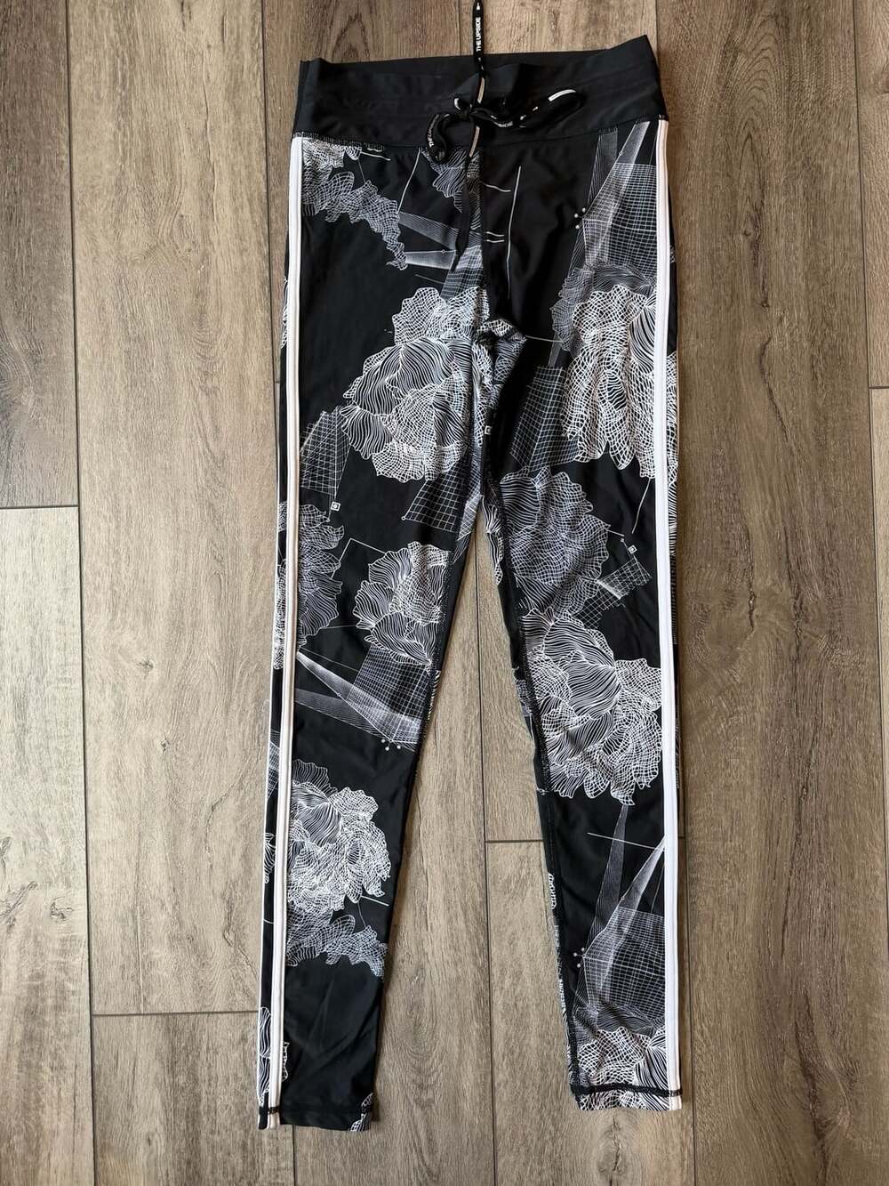 The Upside Leggings Size US 6 Black White Floral Track Activewear
